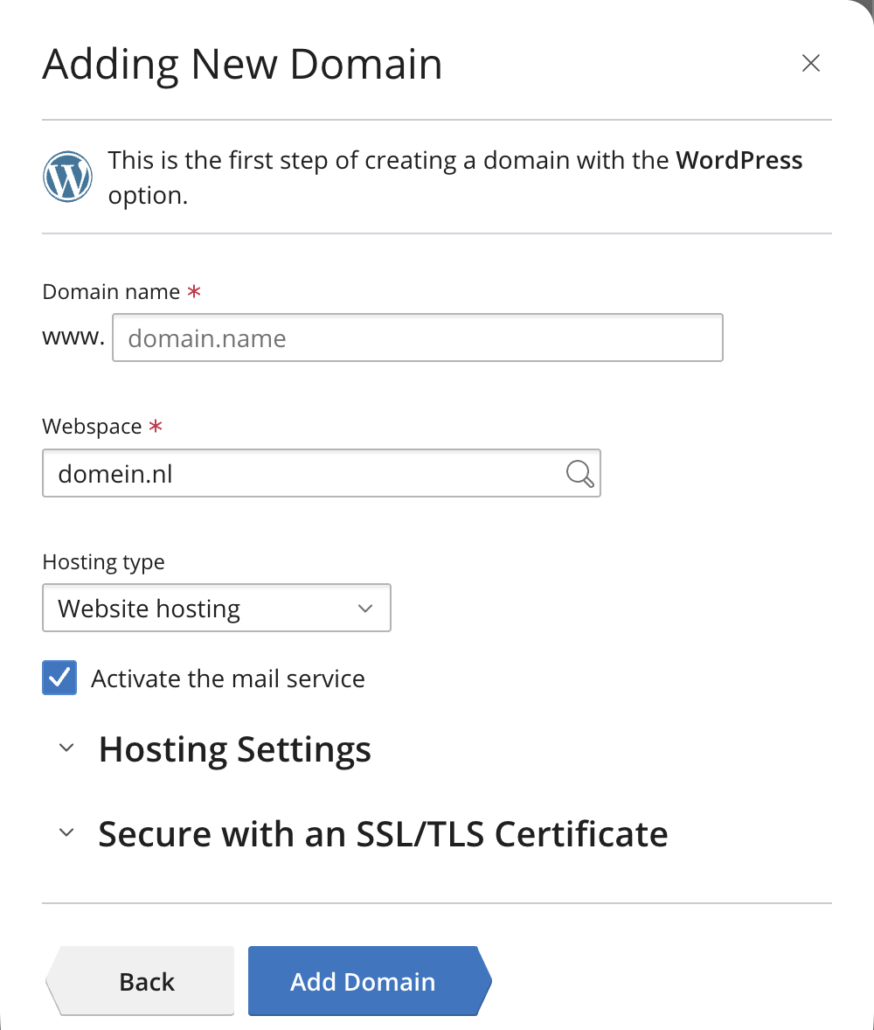 Plesk: het formulier Adding New Domain met de velden Domain name, Webspace en Hosting type